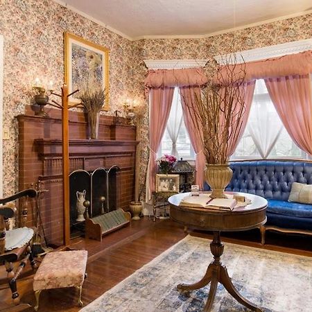 The Coolidge Corner Guest House: A Brookline Bed And Breakfast Экстерьер фото