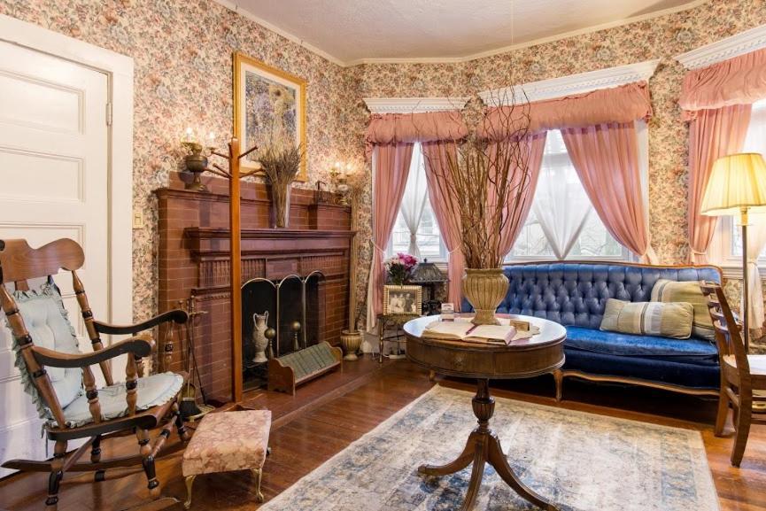 The Coolidge Corner Guest House: A Brookline Bed And Breakfast Экстерьер фото