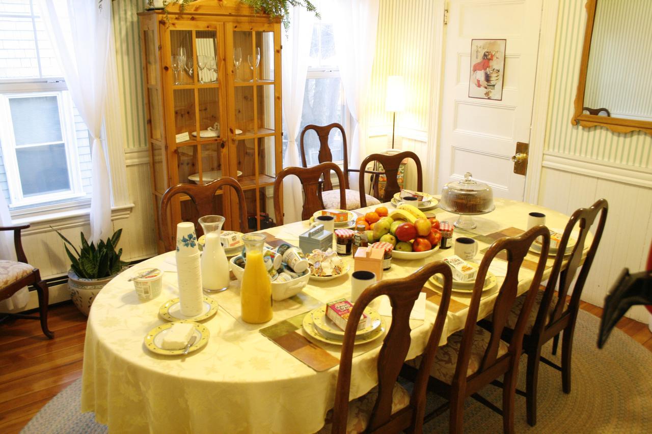 The Coolidge Corner Guest House: A Brookline Bed And Breakfast Экстерьер фото