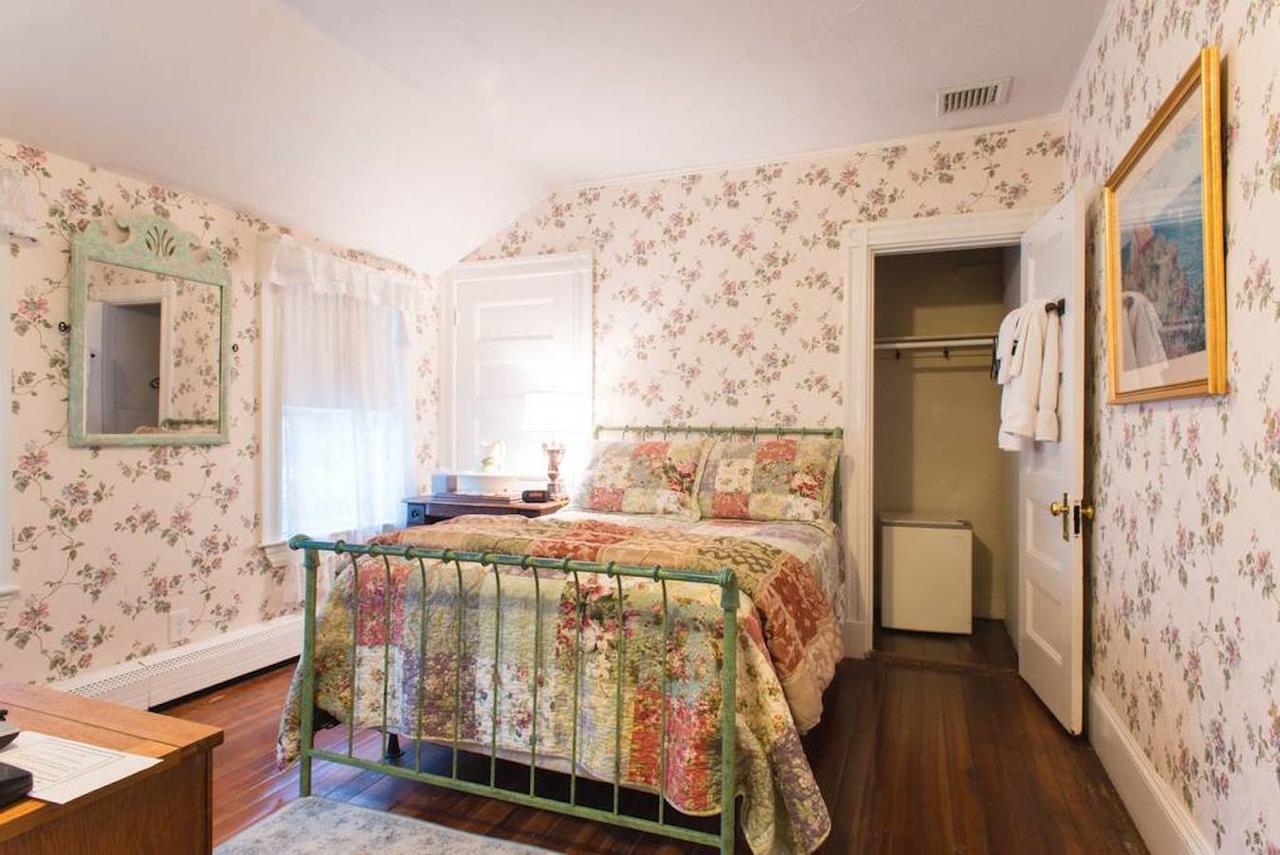 The Coolidge Corner Guest House: A Brookline Bed And Breakfast Экстерьер фото